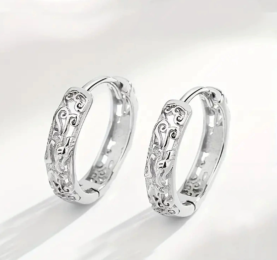 フープピアス レディース ジルコニア シンプル 上品 シルバーカラー 小ぶり アクセサリー