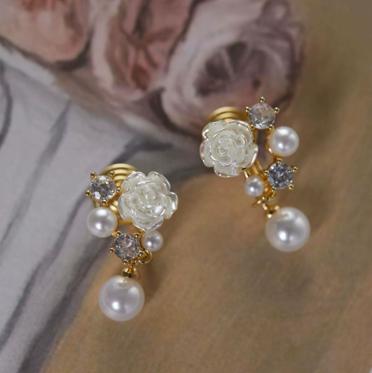 フラワーモチーフ パールピアス ジルコニア シンプル 上品 レディース