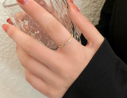シンプルリング レディース フリーサイズ ゴールドカラー 細身 上品 アクセサリー