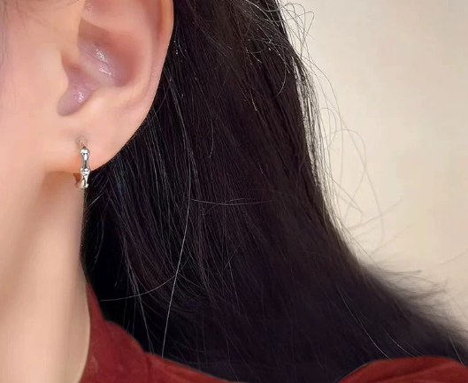 フープピアス レディース シンプル シルバーカラー 小ぶり 上品 アクセサリー