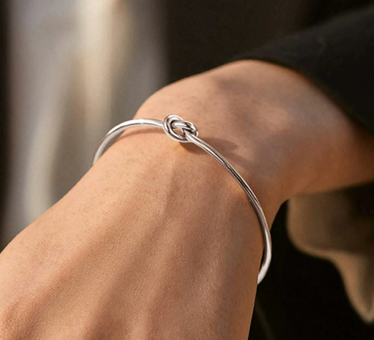 バングル レディース シンプル ノットデザイン ゴールドカラー フリーサイズ 上品 アクセサリー