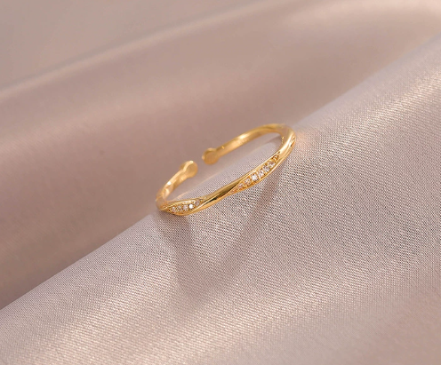 シンプルリング レディース フリーサイズ ゴールドカラー 細身 上品 アクセサリー