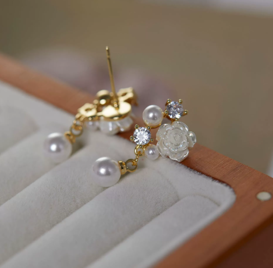 フラワーモチーフ パールピアス ジルコニア シンプル 上品 レディース