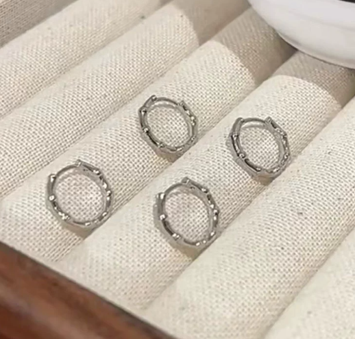 フープピアス レディース シンプル シルバーカラー 小ぶり 上品 アクセサリー