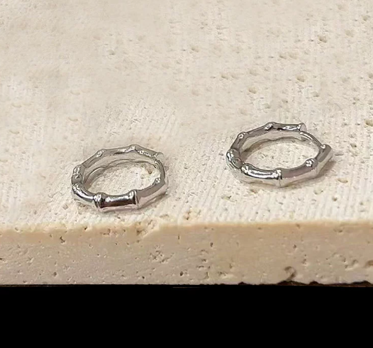 フープピアス レディース シンプル シルバーカラー 小ぶり 上品 アクセサリー