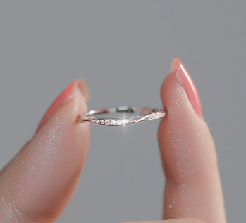 シンプルリング レディース フリーサイズ ゴールドカラー 細身 上品 アクセサリー